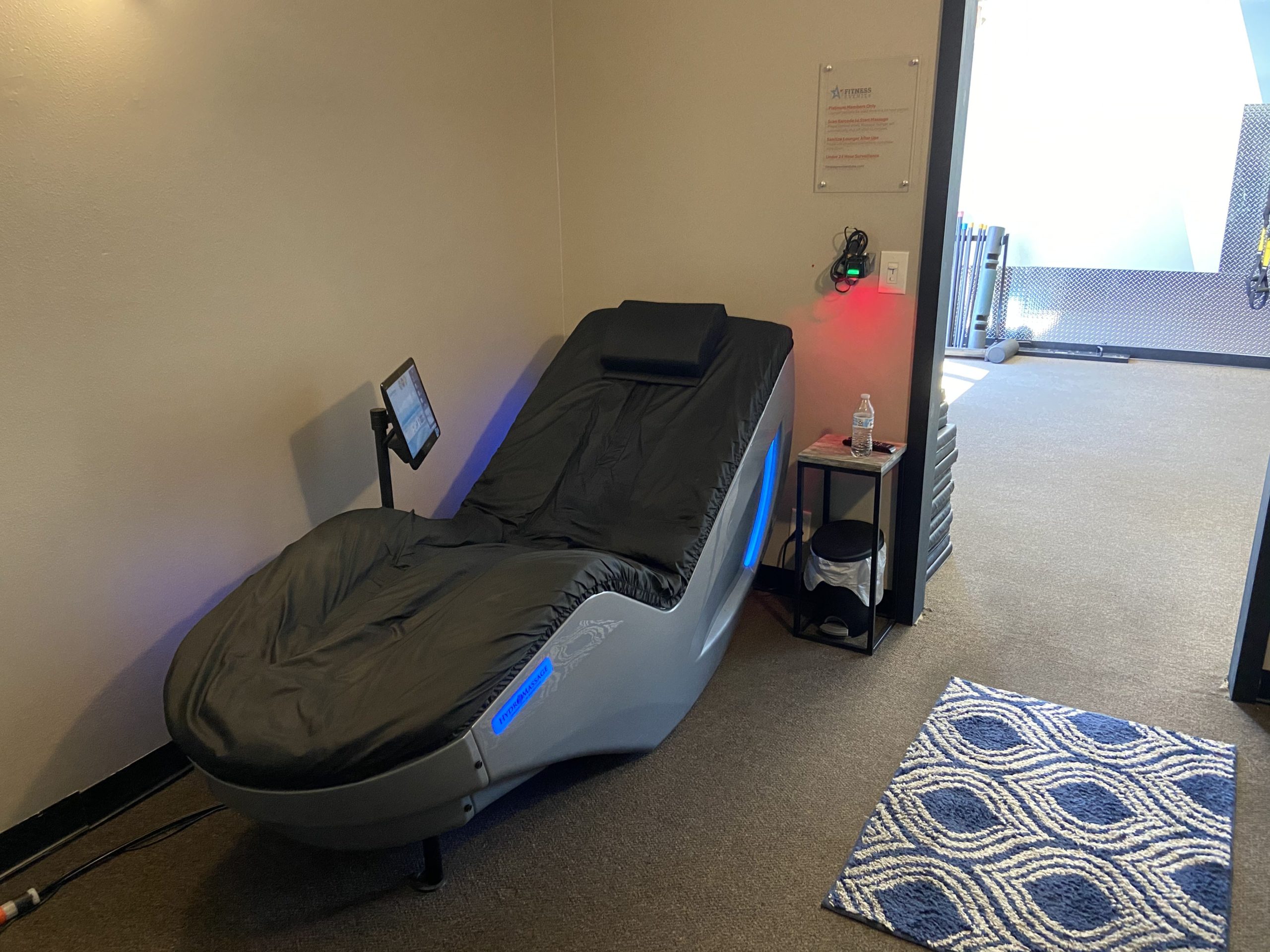 Hydromassage Lounge at Fitness Premier Clubs in Bourbonnais scaled